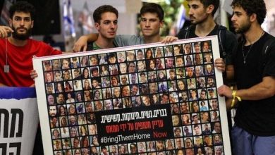 عائلات الأسرى الإسرائيليين تطلب وقف القتال